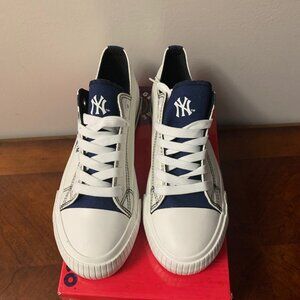 white with NY Yankees logo canvas sneakers